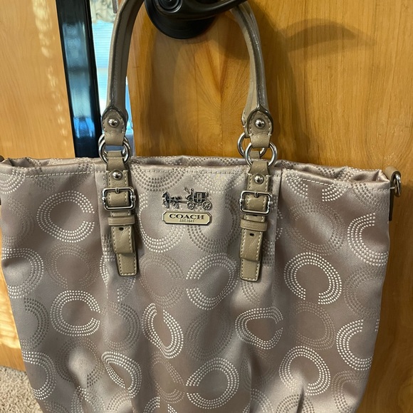 Vintage Coach gold like new smoke & pet free home - Picture 2 of 4